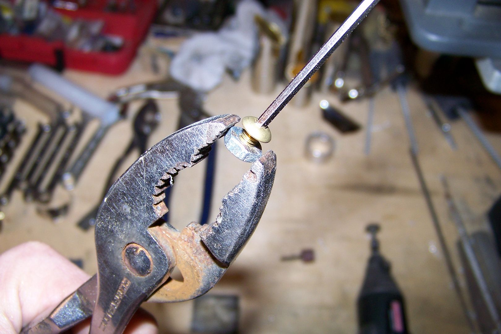 How to cut off a screw using a Rotary Tool